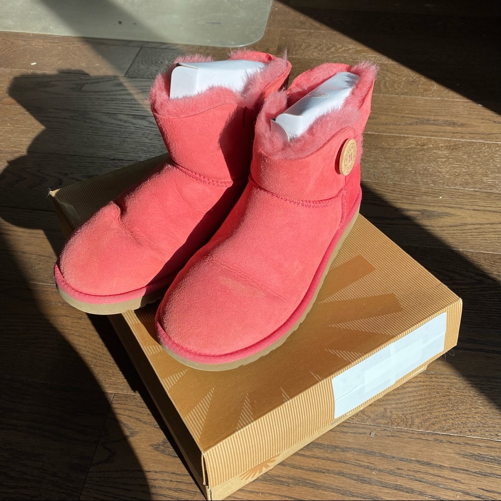 UGG pink boots with fur insole and wooden button size 7